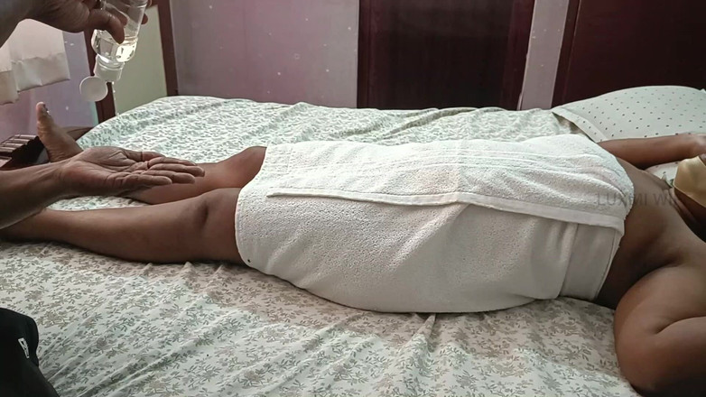 Luxmi Wife: Дружина кличе масажира додому -1