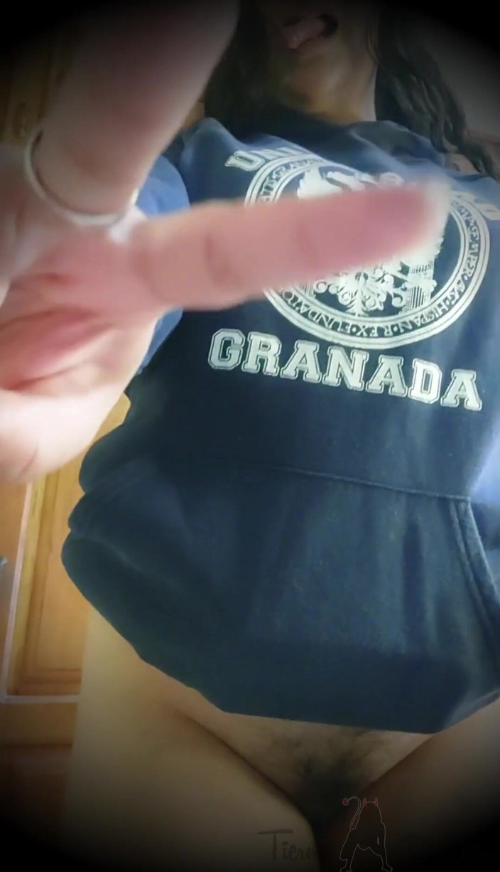 Tender Little Devil: Kırmızı külotumu çıkarmamı ister misin?