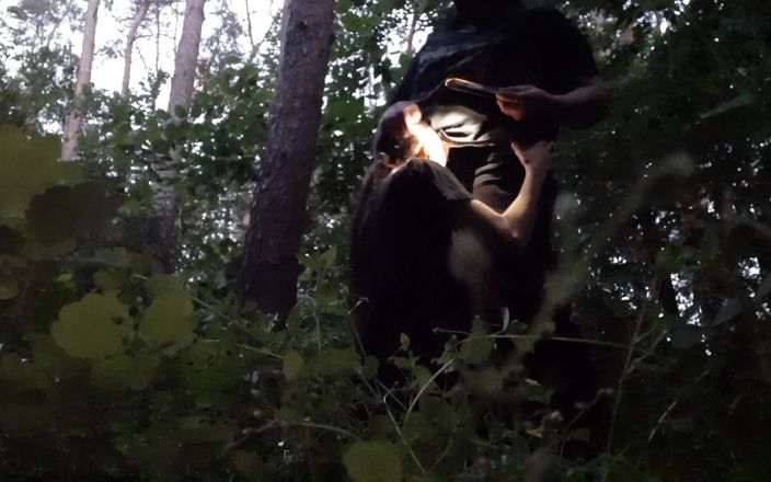 Lesbian-illusion: O fut pe sora mea vitregă în gura din pădure ca...