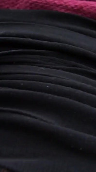 Une pute coquine se fait baiser dans une voiture - Swhores