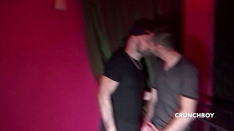 Straight boys but needing sex: Jess royan被年轻的直男无套干