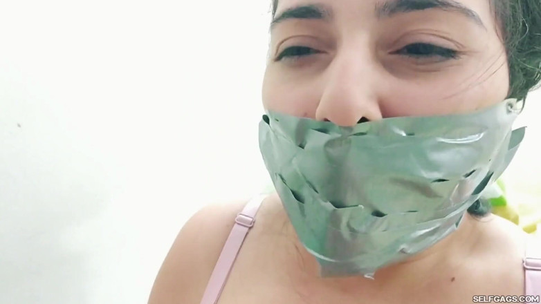Selfgags Latina Bondage: Per l'amore delle gag