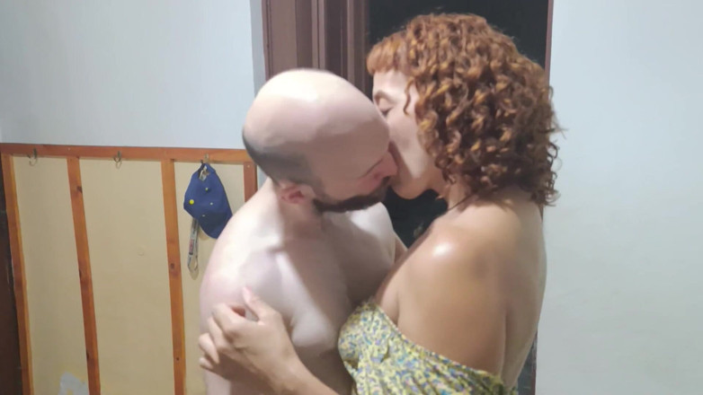 Pelaconbarba: Yapay zekalı robot büyük götlü orta yaşlı seksi kadın Mardulce'i...