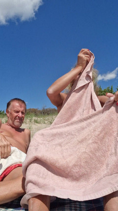 Gigi and David: Show de sexo stripchat, playa nudista, travesti y chico, Gigi...