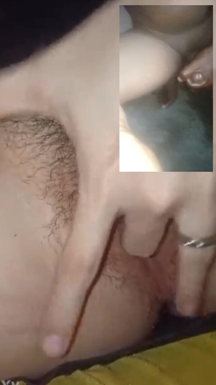 Jhon Hamster: 邀请在线管理员一边颤抖一边观看性爱视频电话