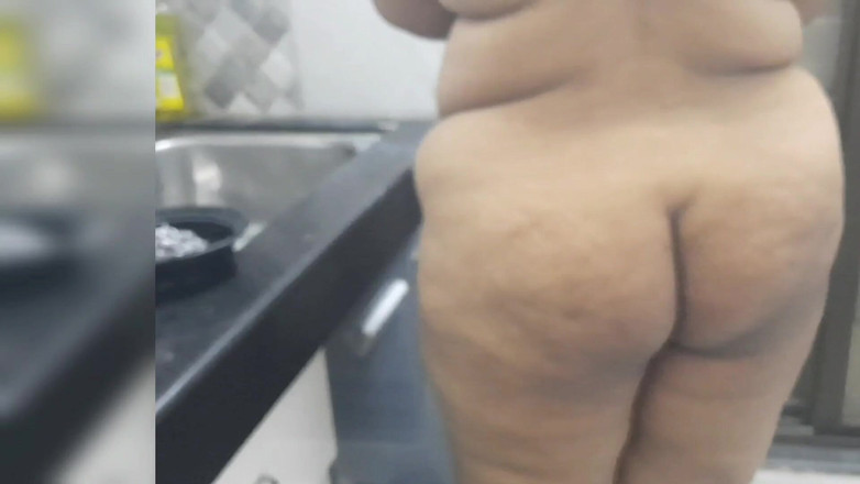 Karan Nitisha: 哥在厨房与男朋友发生性关系