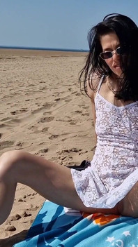 Sahilde teşhirci