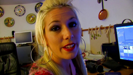 German amateur - 100% German hardcore videos: Blonďatá děvka v modrém kostýmu šuká do kundičky