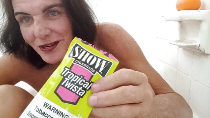 Lizzy Yum: Lizzy Yum VR srpen 2024 Dilate a Masturbace # 17 Fantasy koupání kundičky...