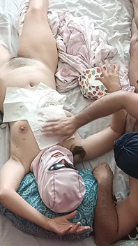 shaukiya jore ke saath bedroom men phoraple. shaukiya chodne laayak mammi nagn yog, baalon vaali choot, bari gand, bare stan karti hai.