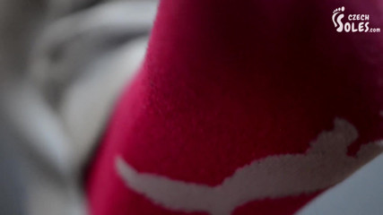 Czech Soles - foot fetish content: Quer cheirar minhas meias?