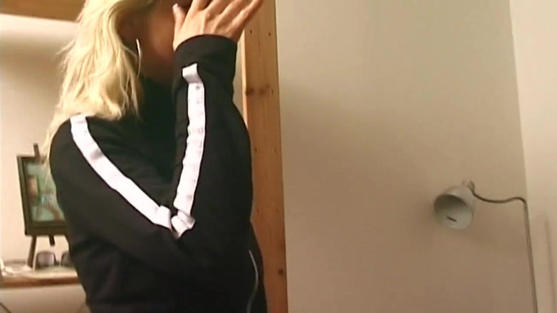 Lesbian Illusion: Amateur lesbische swinger gefilmt in ihrem unzüchtigen verhalten