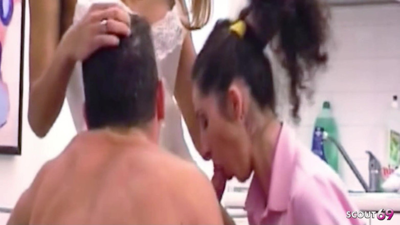 Shemale TS Collection: 핫한 야생 애널 섹스로 쓰리섬의 두 트랜스 여성