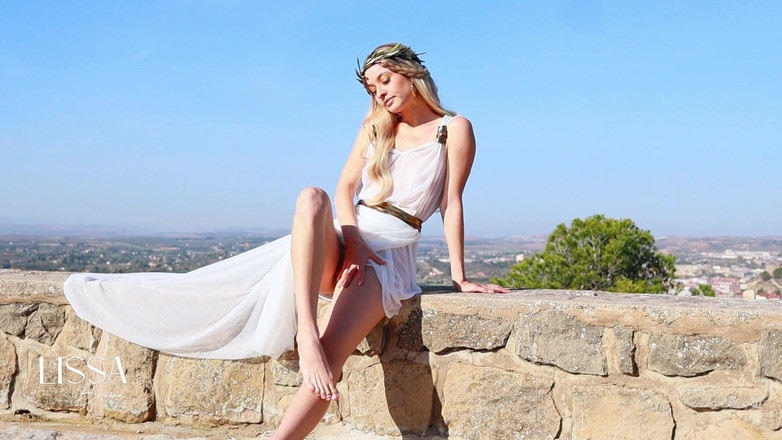 Lissa Brown: Dewimu lagi asik masturbasi di luar ruangan