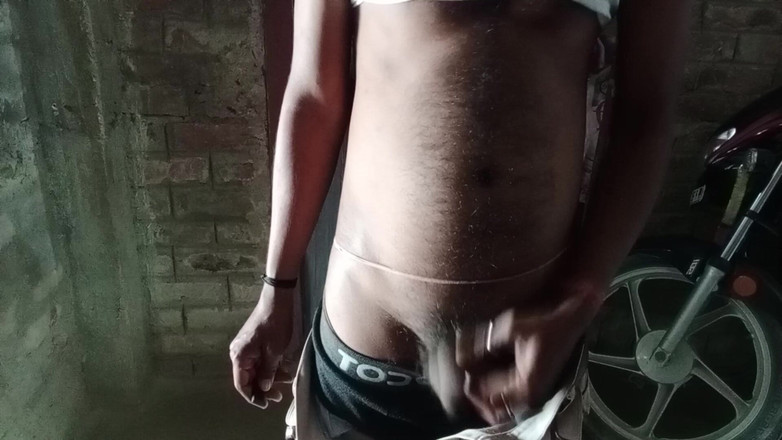 Tuloo_Ki_sali: Musterbatiyon trai Ấn Độ lắc con cu của anh ấy