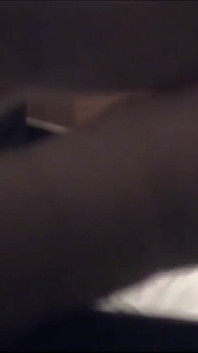 Close-up en op zijn hondjes