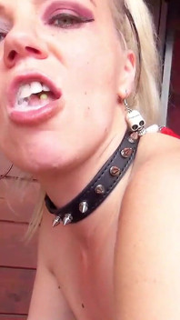 Pervertida loira gata Miss Loly é levada duro em gangbang bukkake