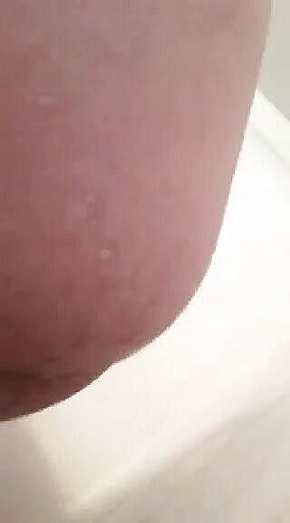 Curvyliz9: Gioco anale in doccia