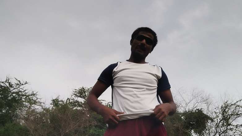 KUMBHA MANOJ KUMAR: XHard indiano - Vivere nella foresta da sola facendo esercizi duri