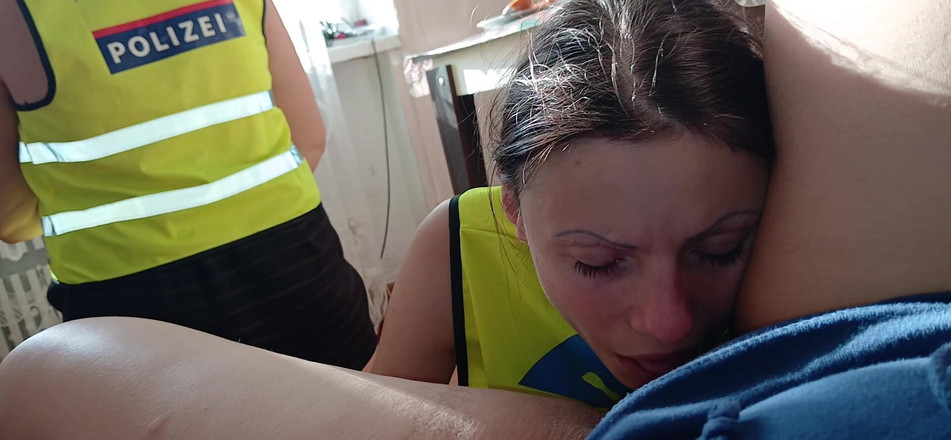 Lesbian-candys: Я подякував двом поліцейським сексом
