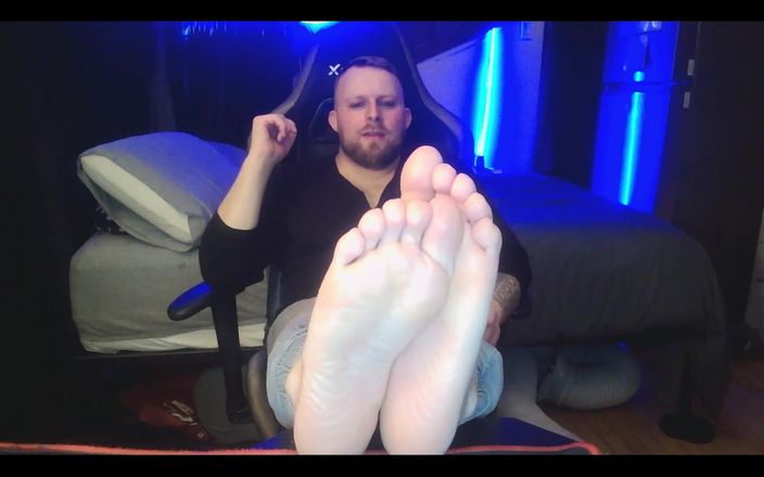 WolfgangWhite: 如果你参与，享受我的脚。;)如果你愿意，你甚至可以射在他们身上。