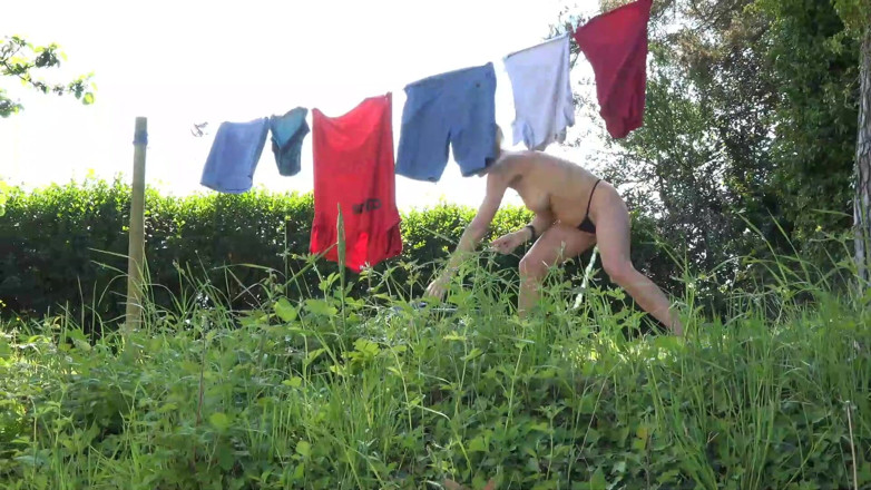 Dirty Doctors Clips - Solo Mature Playtime: Вывешиваю мою стирку