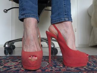 Lady Victoria Valente: Sling back high heels peep toes in closeup
