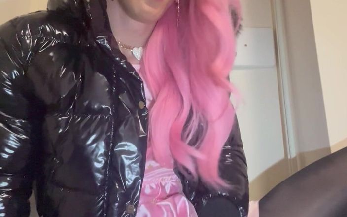 Jessica silk: Jess Silk cưỡi cu giả