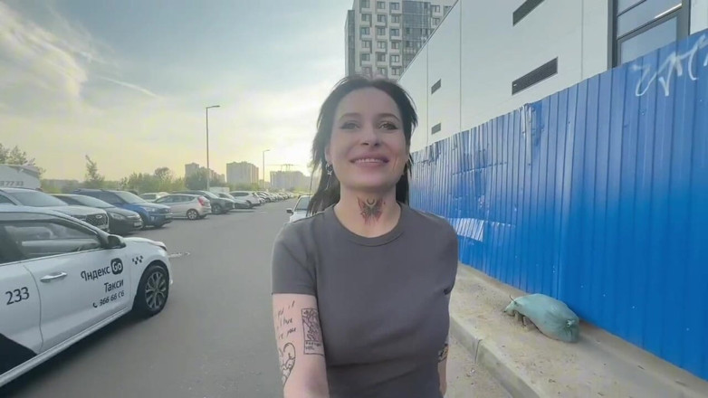 LuchCrush: Ran Into a Girl I Know at the Bus Stop...
