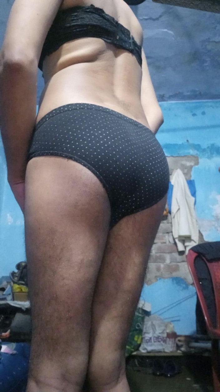 Lustyizlife: Młody indyjski Sissy Femboy nosi stanik i majtki swojej przyrodniej...