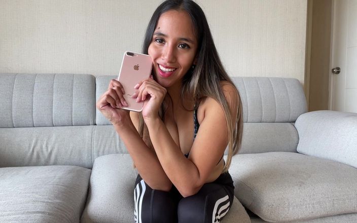 Goddess Alexa femdom: Borde para hermanastra, calcetines sudorosos, juego expuesto