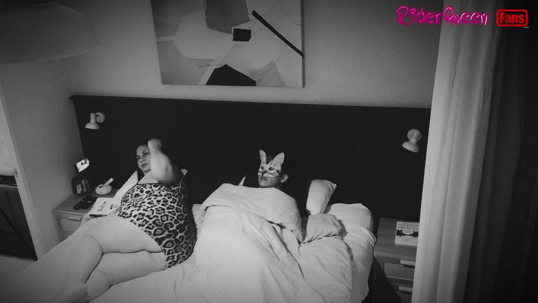 Riderqueen: 愛する継母、スローモーションのファンだけ、継父のベッドで