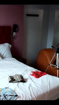 Cewek sange ini dientot habis-habisan di kamar hotel sampai meringis keenakan!