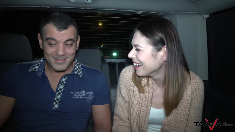 Take Van: Ingenuo bruna belive sconosciuto la guida ma lui ha solo...