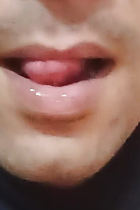 Gangbang straight: Penis w ustach jak kciuk