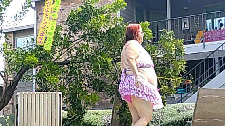 BBW nurse Vicki adventures with friends: Asistenta Vicki Modele Noul Ei Bikini De La Piscina Vă...