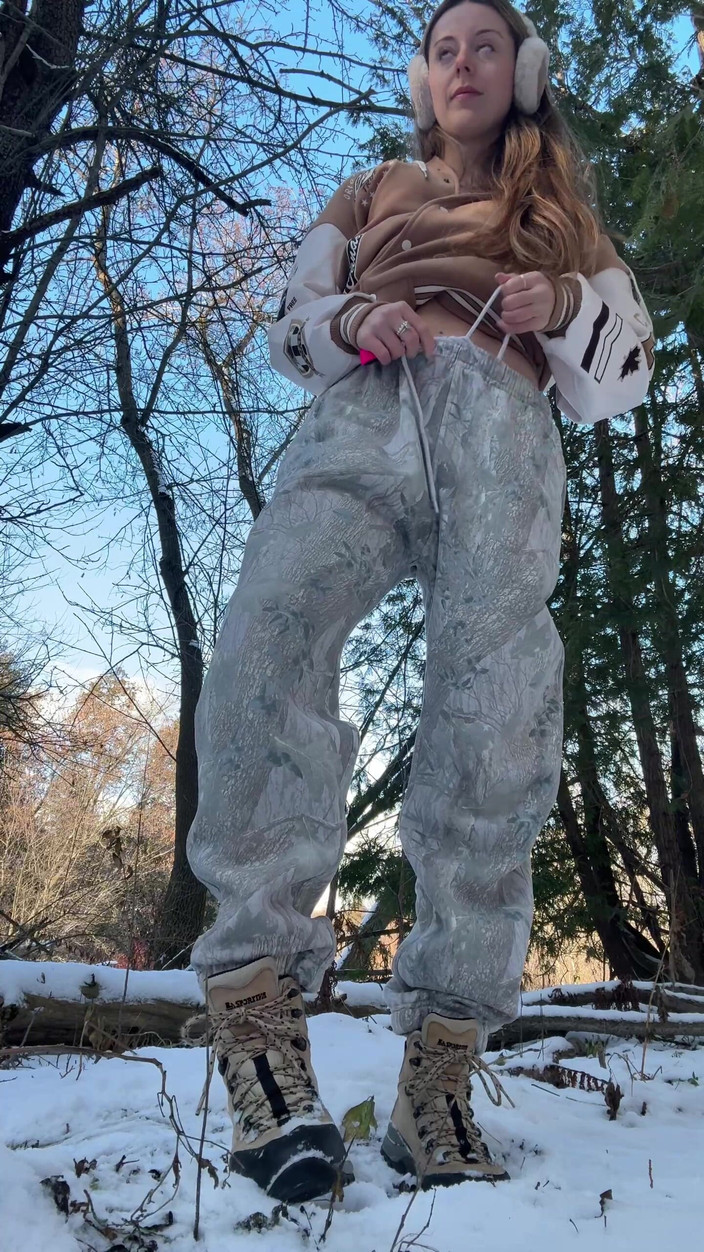 Nadia Foxx: Orgasmic Walk in the Snow