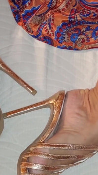 Selena's Feet Worship and Posing in Heels