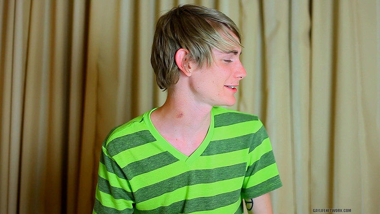 Lollipop Twinks: Preston Andrews e seus personagens hilários falam com a câmera