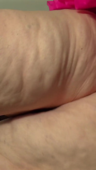 Promettimi che tu cercherai duro di non sborrare quando ti mostro le mie grandi gambe belle, cosce, culo grasso in abito e collant - BBW SSBBW
