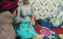 Horny couple 149: India Saara está desnuda y saluda la polla de su...