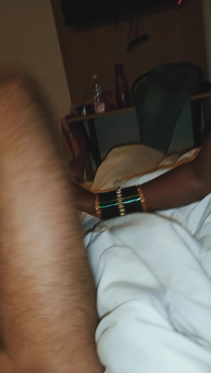 Harder299: Nadržená manželka saje ptáka a je ošukaná manželem velmi sexy.