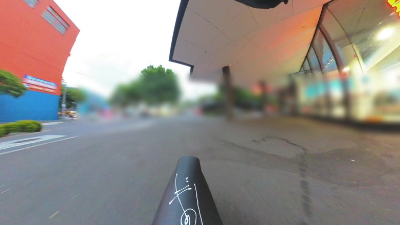 Asiansissypublic: 当我骑乘自行车上的金属屁股塞时被抓了几次