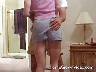 Homegrown Oral: Büyük memeli Hunter tıraşlı deliğini Pete'e siktiriyor