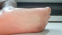 Fetish guys: Jemně naolejuji nohy - Fetiš klip # 2