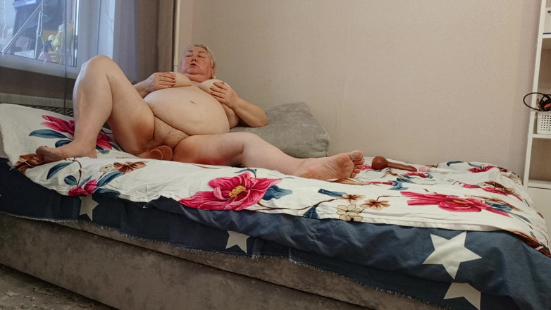 Zona901: Утро соседки началось с мастурбации большой киски