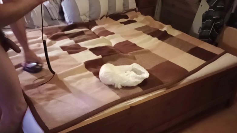 Mark Hannes: Windel Bett Buckel Hump Masturbation