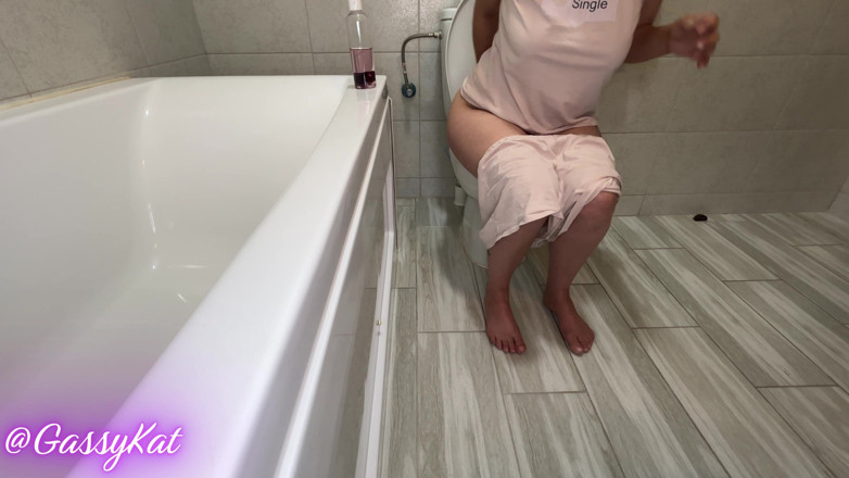 GassyKat: El baño diario, episodio 22