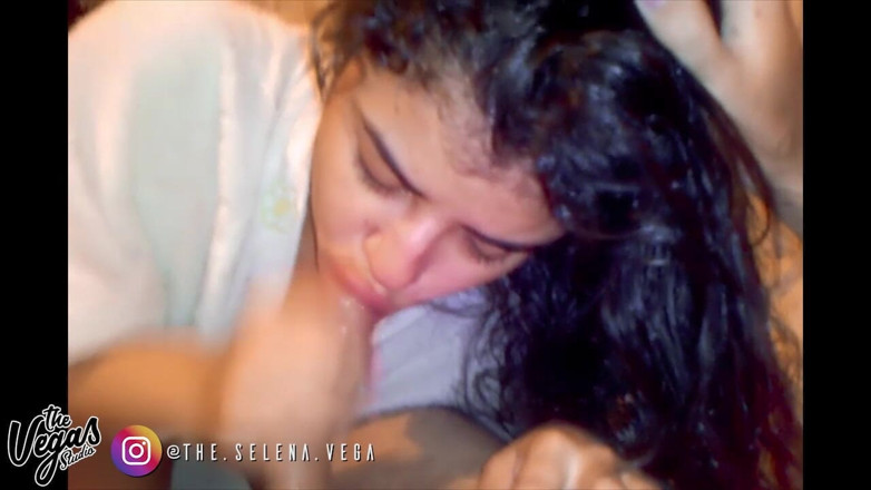 Selena Vega: Stomende post-douche pov pijpbeurt jonge ik diep in keel en...
