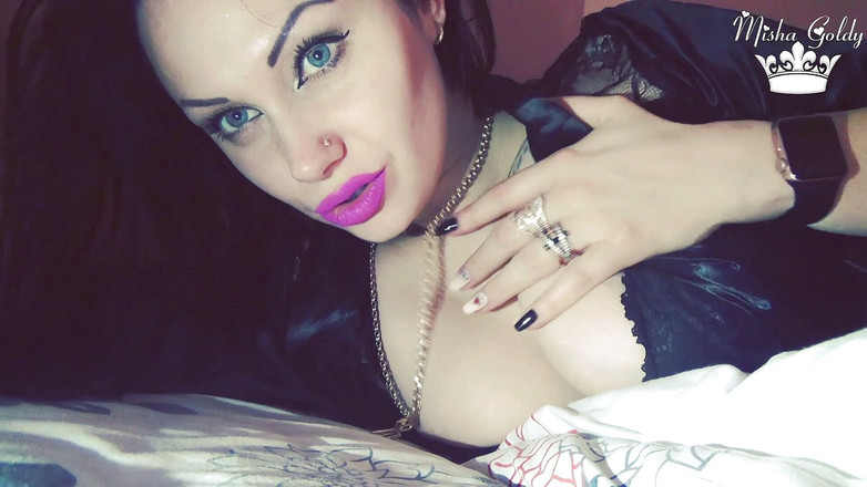 Goddess Misha Goldy: Purple亲吻和舔舐